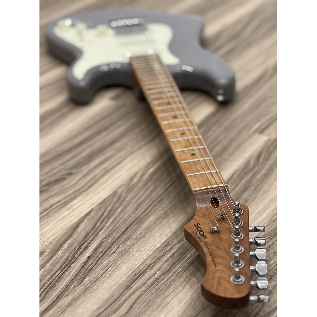 Đàn Guitar Điện Sqoe SEST600 - Việt Music