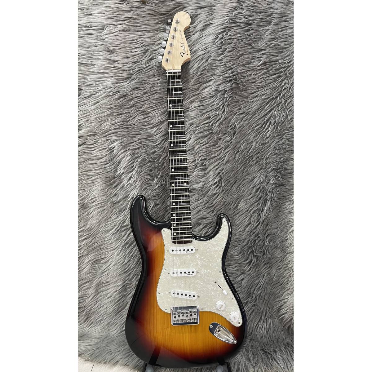 Đàn Guitar Vọng Cổ Điện Stratocaster Logo Fender 05 - Việt Music